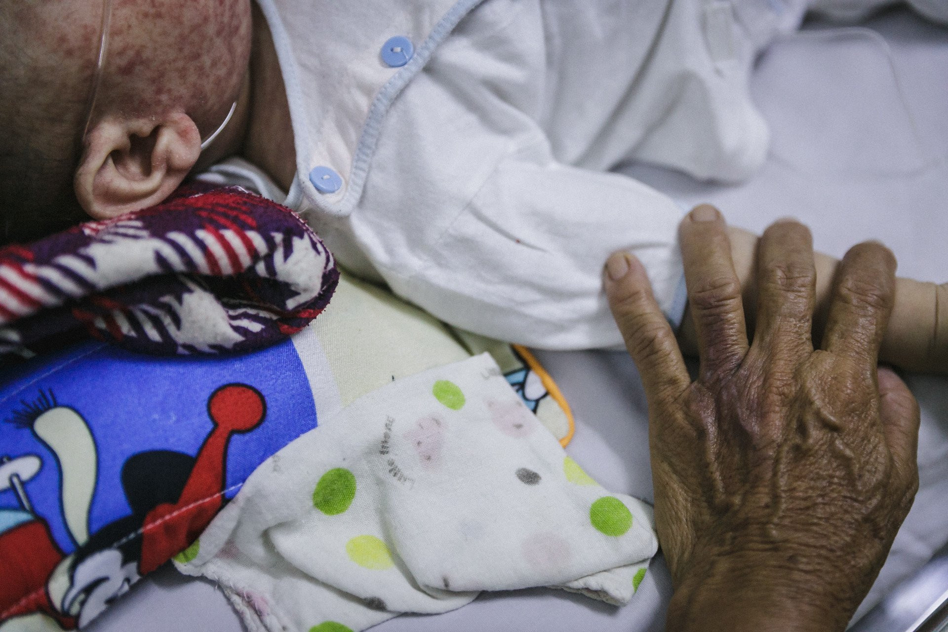 Benh vien nhi o Sai Gon vo tran vi dich chong dich hinh anh 12