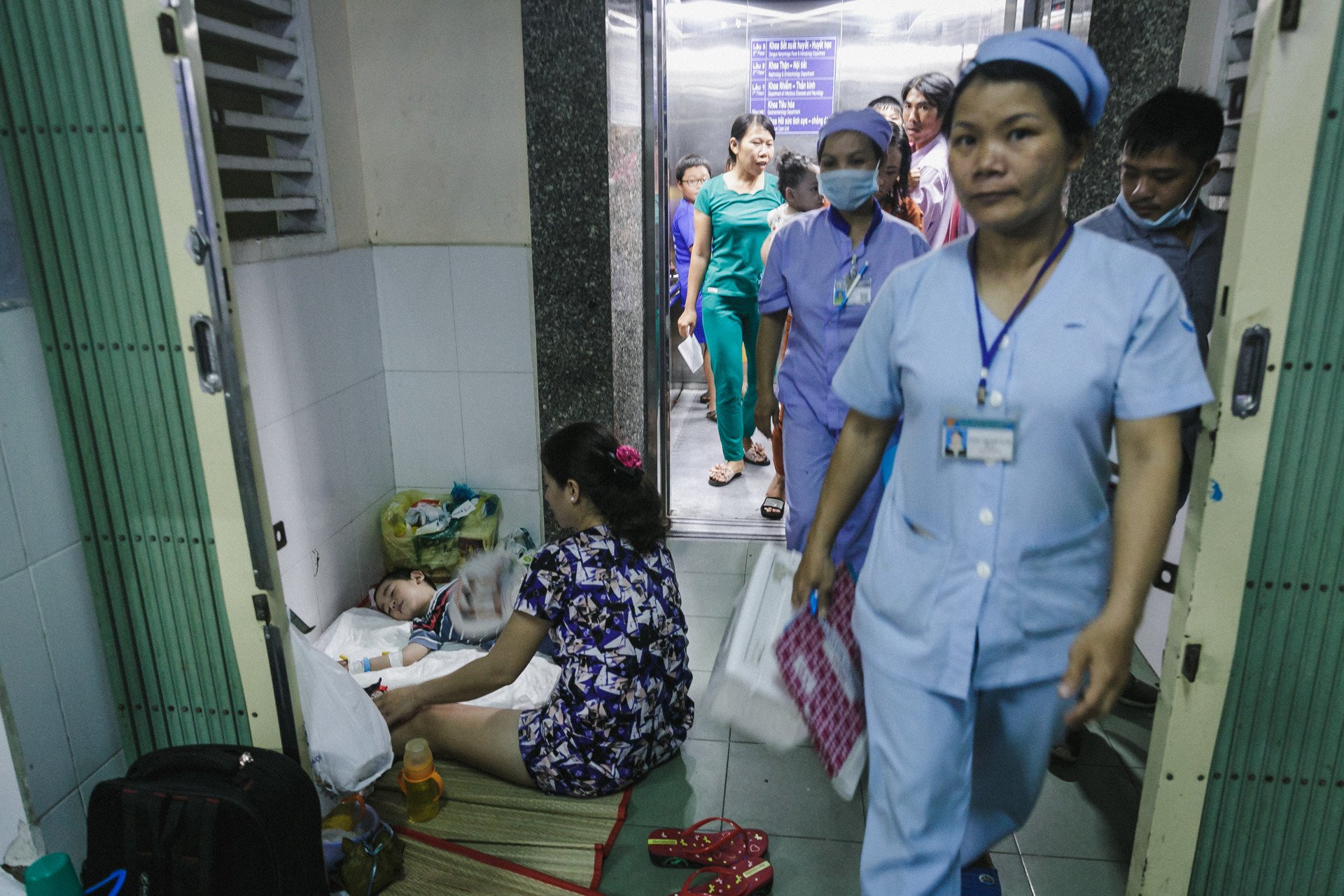 Benh vien nhi o Sai Gon vo tran vi dich chong dich hinh anh 33