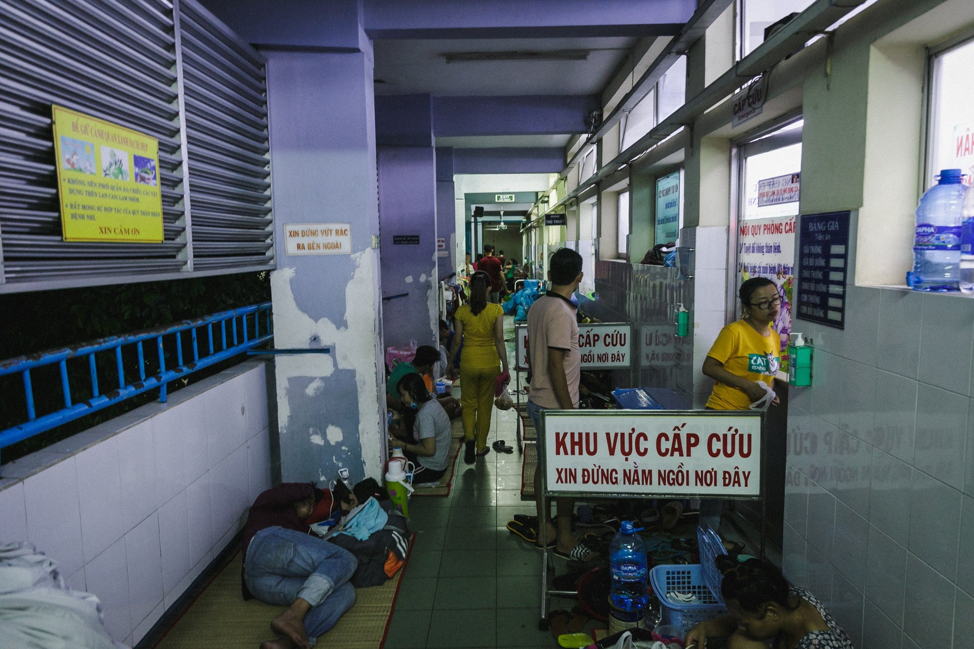 Benh vien nhi o Sai Gon vo tran vi dich chong dich hinh anh 32