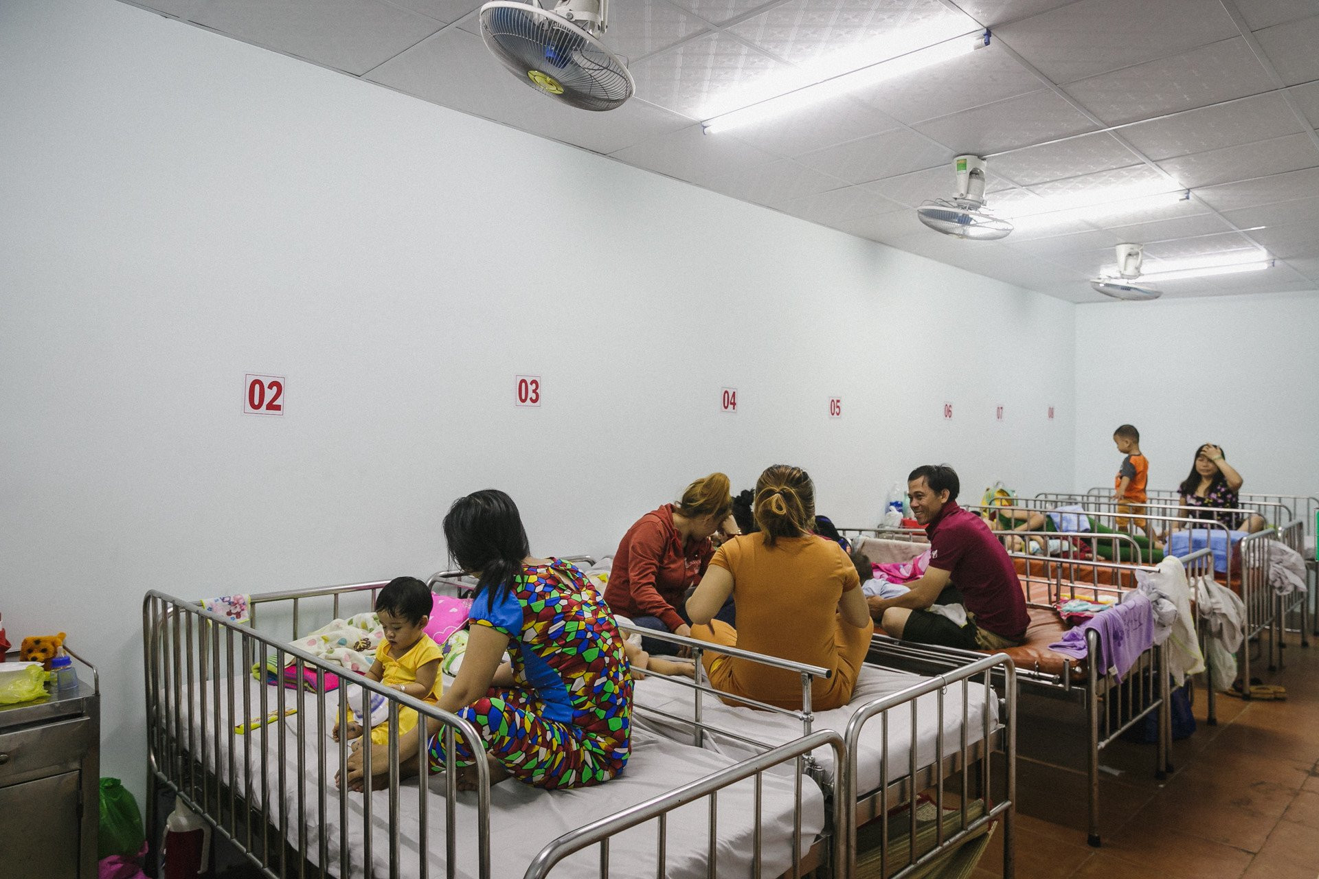 Benh vien nhi o Sai Gon vo tran vi dich chong dich hinh anh 25