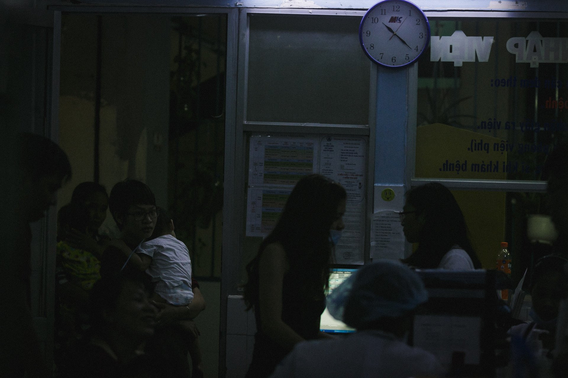 Benh vien nhi o Sai Gon vo tran vi dich chong dich hinh anh 14