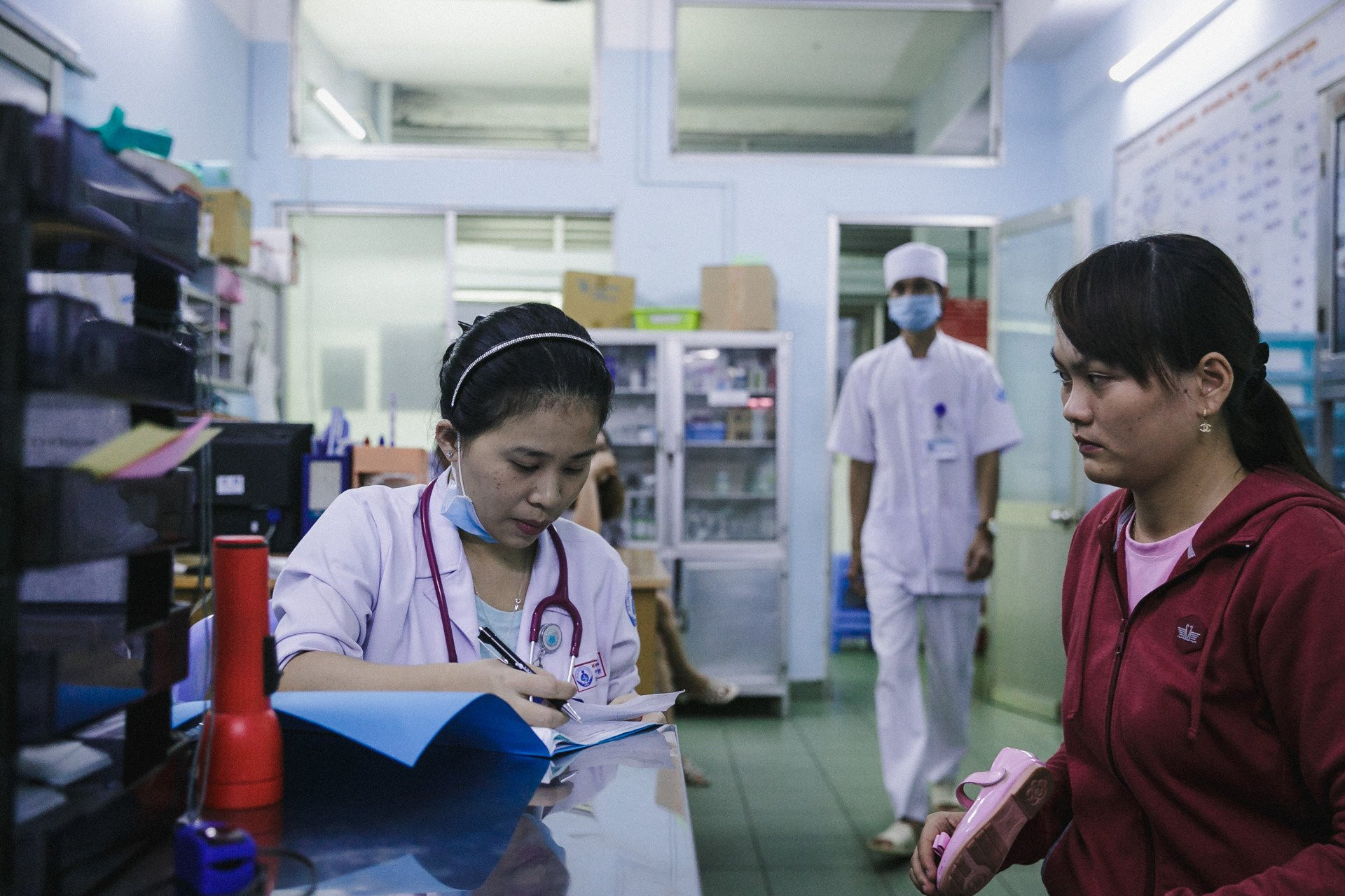 Benh vien nhi o Sai Gon vo tran vi dich chong dich hinh anh 22