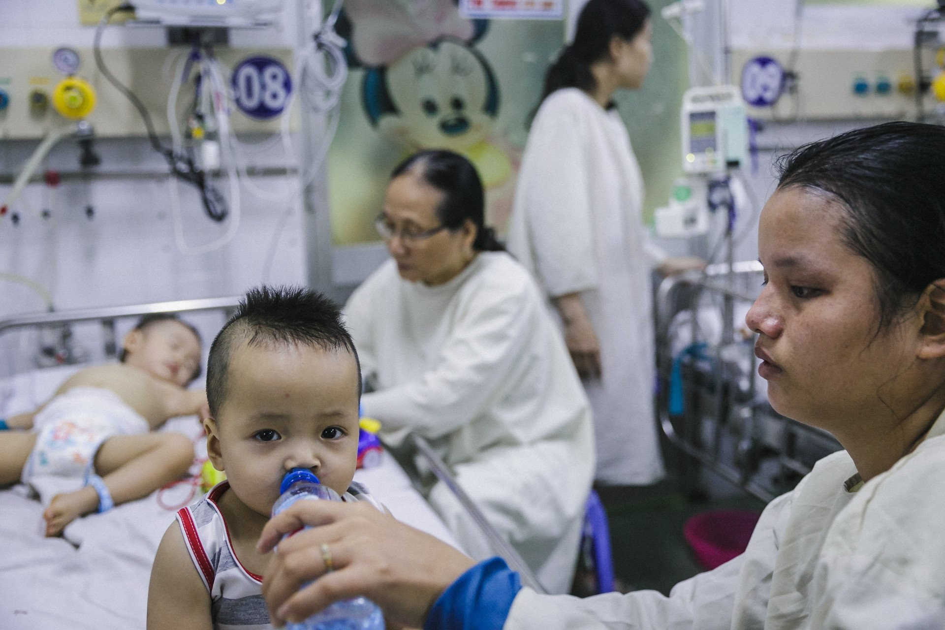 Benh vien nhi o Sai Gon vo tran vi dich chong dich hinh anh 2