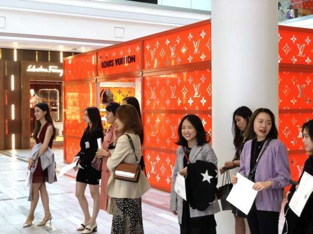 Hé lộ những chuyến mua sắm đặc biệt của du học sinh Trung Quốc tại Mỹ