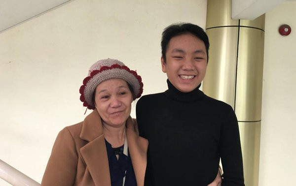 Chàng trai 15 sống lại từ tim người xa lạ khóc nức nở mong gặp ân nhân