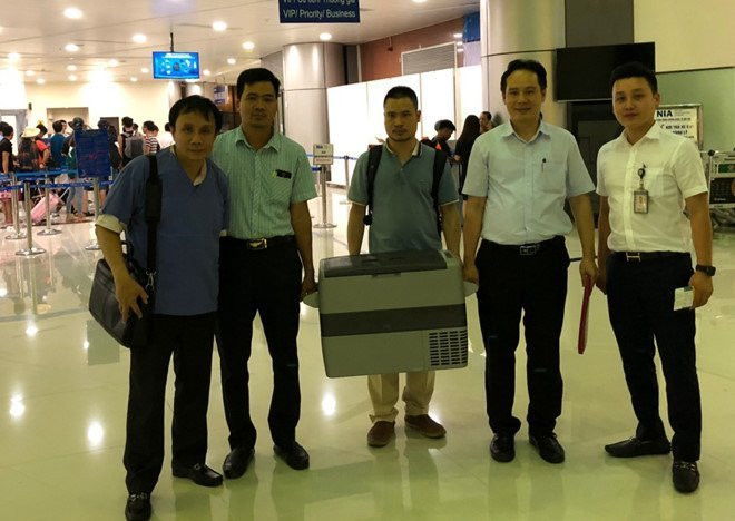 Chàng trai 15 sống lại từ tim người xa lạ khóc nức nở mong gặp ân nhân