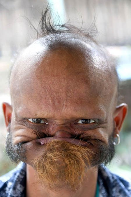 1-PAY-MAN-LICKS-HIS-OWN-FOREHE-6953-4893-1543898047 3