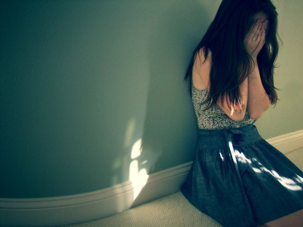  Không ít cô gái trẻ tìm đến dịch vụ vá màng trinh để không phải thanh minh với chồng sắp cưới. Ảnh minh họa 