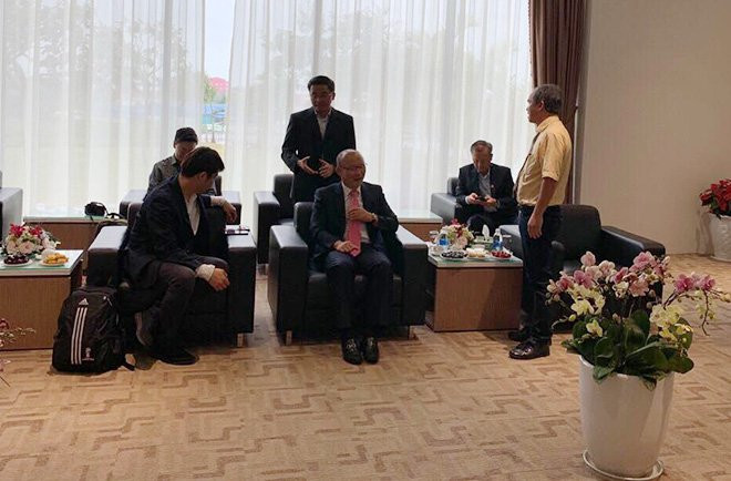 cap nhat: viet nam dang quang aff cup, bau duc cuoi tuoi don hlv park hang seo hinh anh 1