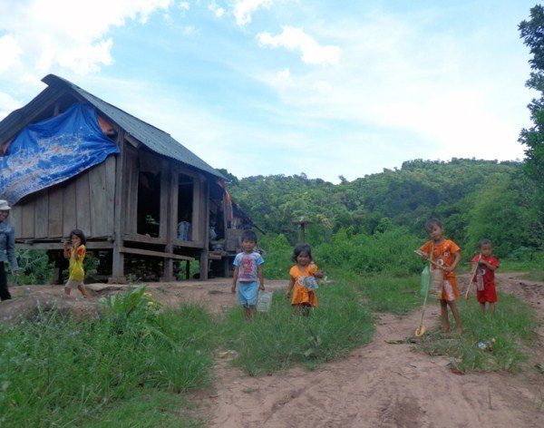 ve-noi-co-bao-di-rua-tay-tro-keo-nhau-nghi-hoc-ve-nha-5 12