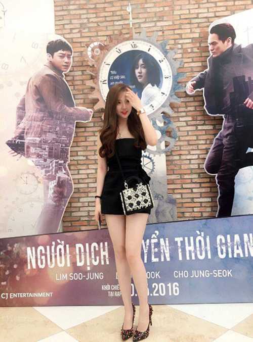 hotgirl-euro-nong-bong-khien-khan-gia-phat-cuong-la-ai (4)