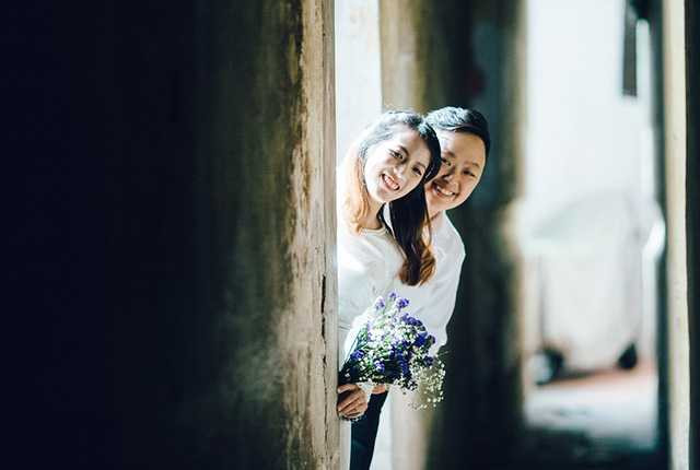 Tưởng là câu nói cho vui, ai dè sau đó ít lâu thì hai người thật sự cảm mến nhau. Và rồi thời điểm họ chính thức giới thiệu trước bạn bè rằng mình là một đôi cũng đã tới.