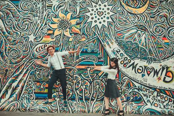 Trong suốt 8 năm yêu nhau, tình yêu của họ gặp không ít khó khăn, đặc biệt là sau mỗi lần thay đổi môi trường học tập, công tác. Tuy vậy, Minh Thư và Khánh Duy đều thấy may mắn vì được ở bên người bạn đời ở các mốc quan trọng như cấp 3 lên đại học, tốt nghiệp đại học rồi đi làm.