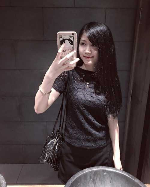 chan dung nguoi yeu xinh nhu mong cua doi truong u19 hinh anh 14