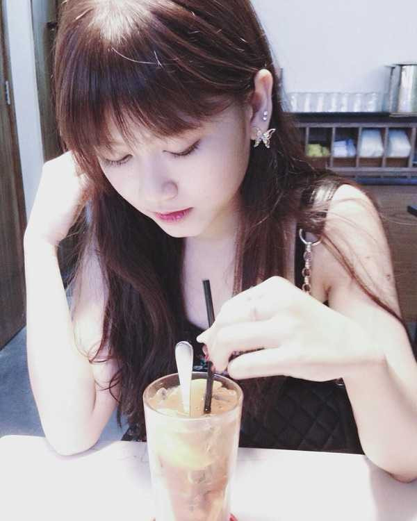 chan dung nguoi yeu xinh nhu mong cua doi truong u19 hinh anh 6