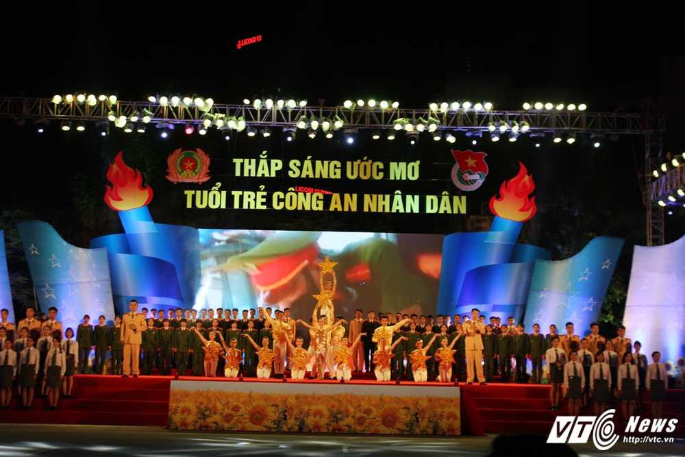 Thap sang uoc mo CAND (10)