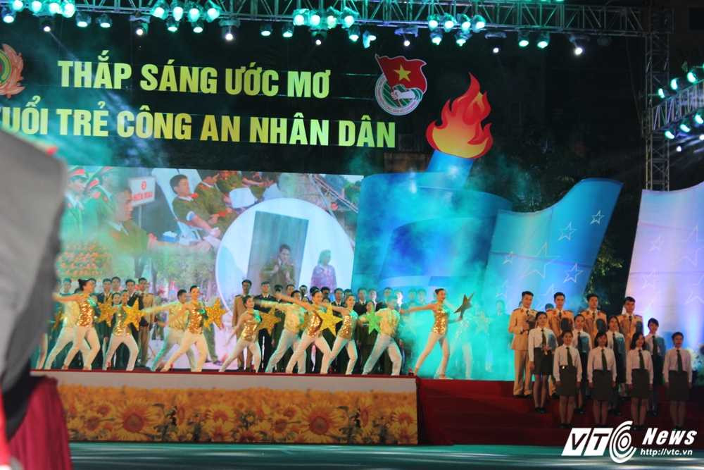 Thap sang uoc mo CAND (11)