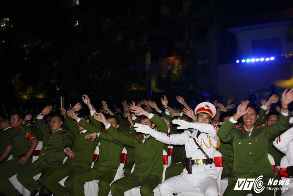 Thap sang uoc mo CAND (12)