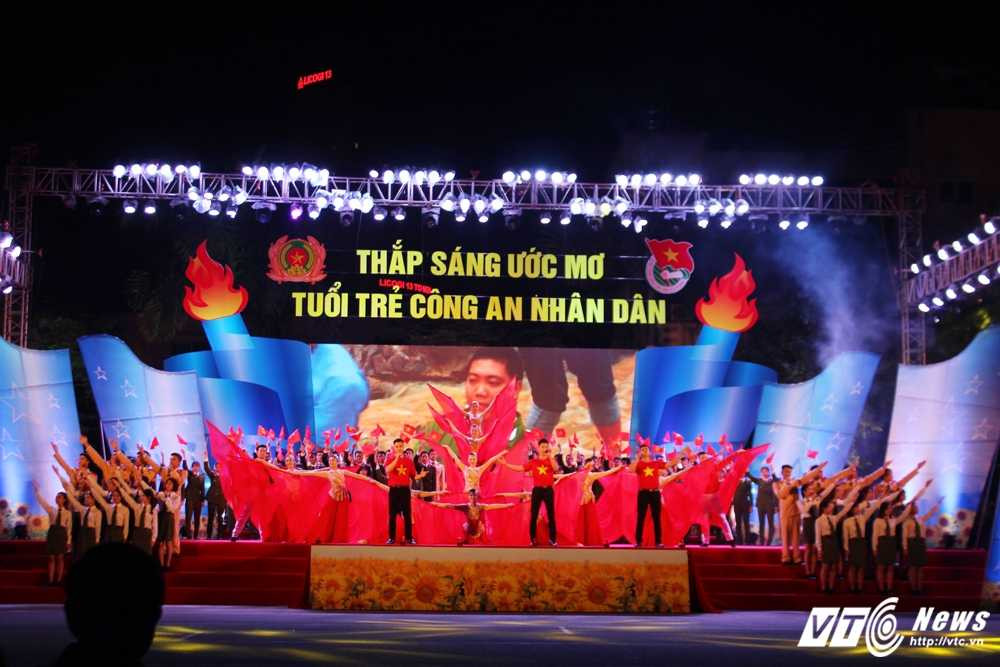 Thap sang uoc mo CAND (13)