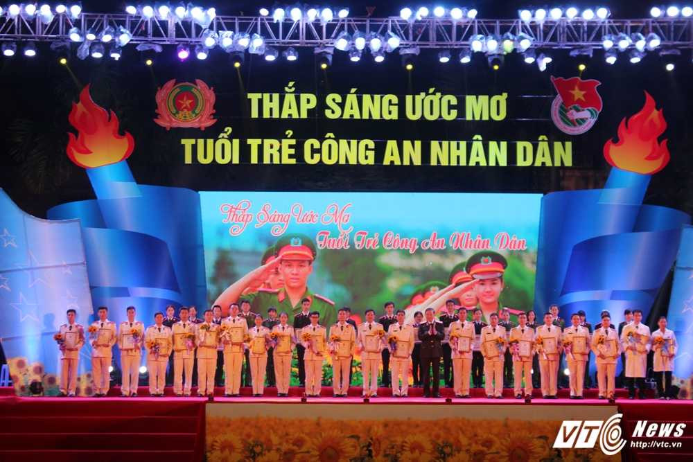 Thap sang uoc mo CAND (18)