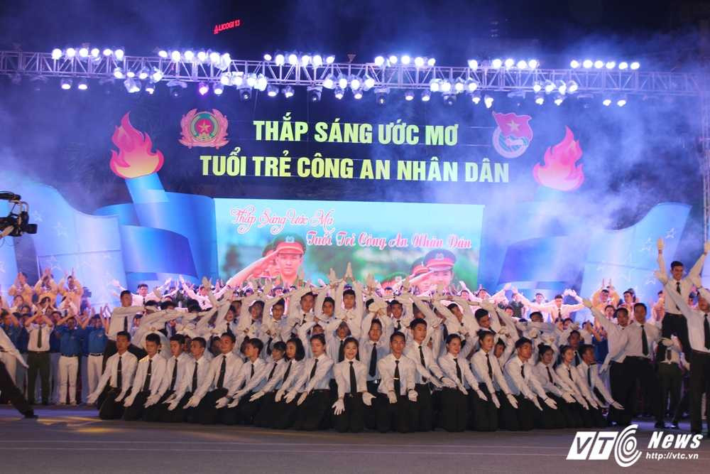 Thap sang uoc mo CAND (2)