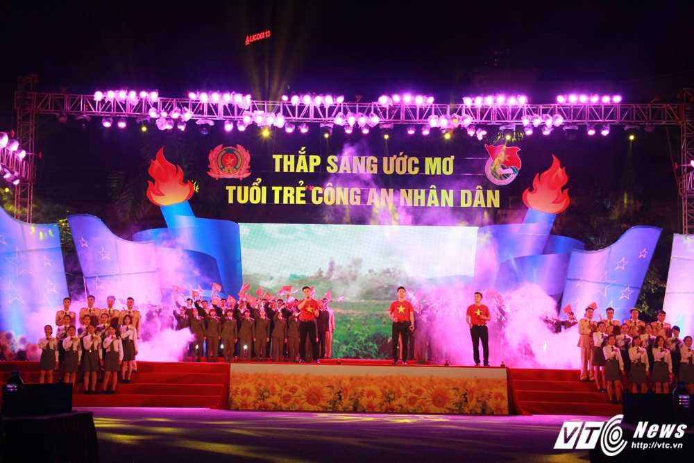 Thap sang uoc mo CAND (3)