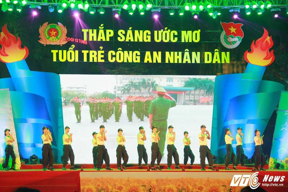Thap sang uoc mo CAND (4)