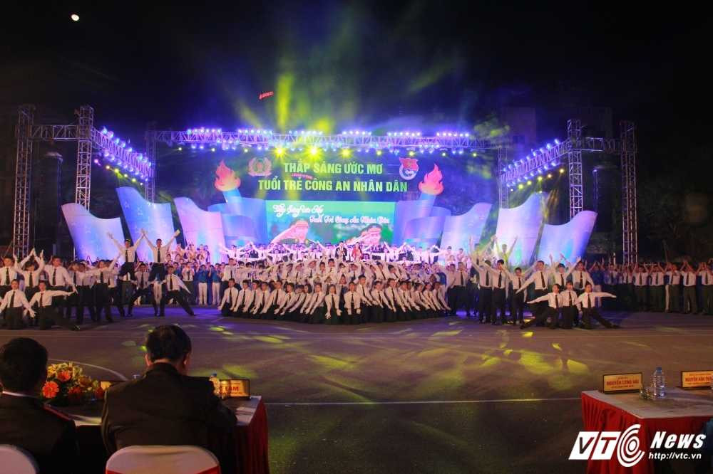 Thap sang uoc mo CAND (9)