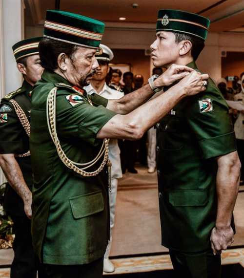 hoang tu dien trai so huu hon 400 nghin ty khien trieu co gai me man hinh anh 4