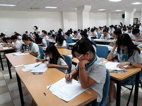 Hơn 300 học sinh lớp 9 và 10 thi chung một phòng - ảnh 1