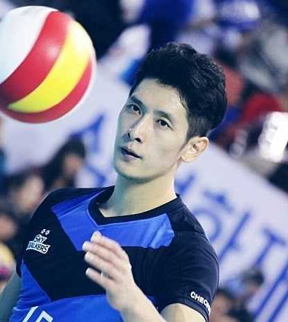 'Nam than bong chuyen' cao 1,98 m noi tieng tai Han Quoc hinh anh 4