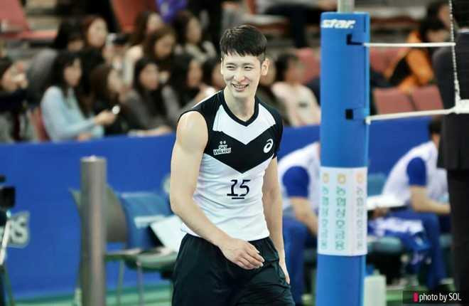 'Nam than bong chuyen' cao 1,98 m noi tieng tai Han Quoc hinh anh 6