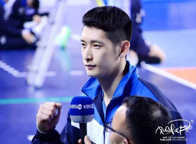 'Nam than bong chuyen' cao 1,98 m noi tieng tai Han Quoc hinh anh 2