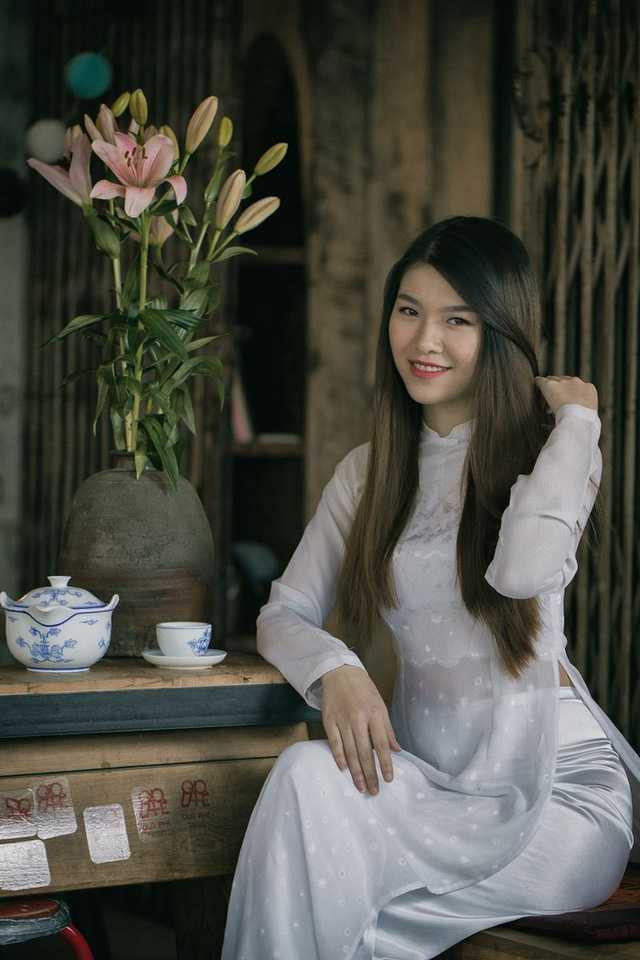 Minh Dương cho biết, em cảm thấy mình thực sự duyên dáng và tự tin khi mặc áo dài.