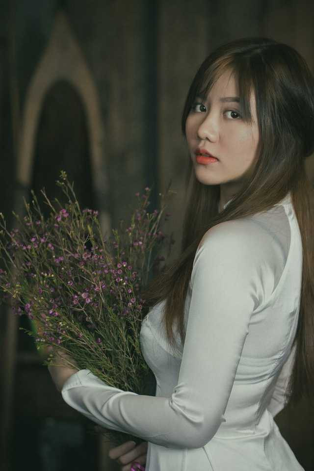 Ánh Giang dịu dàng và cuốn hút trong từng góc máy.