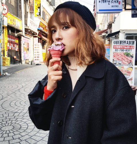 Co gai trong MV 'Noi nay co anh' cung Son Tung M-TP la ai? hinh anh 2