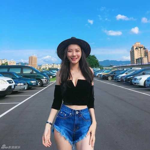 ai nu cua dai gia dai loan duoc van nguoi me nho than hinh boc lua hinh anh 3