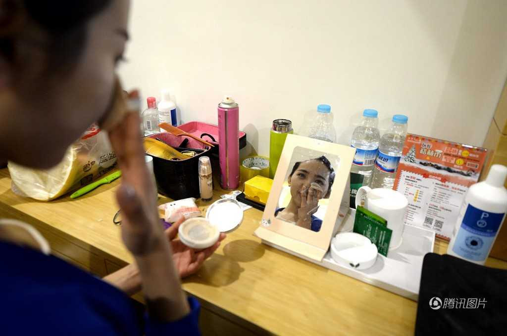 Thieu nu du thi 15 truong nghe thuat trong nua thang hinh anh 6