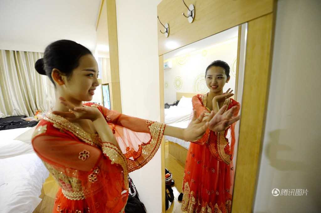 Thieu nu du thi 15 truong nghe thuat trong nua thang hinh anh 8