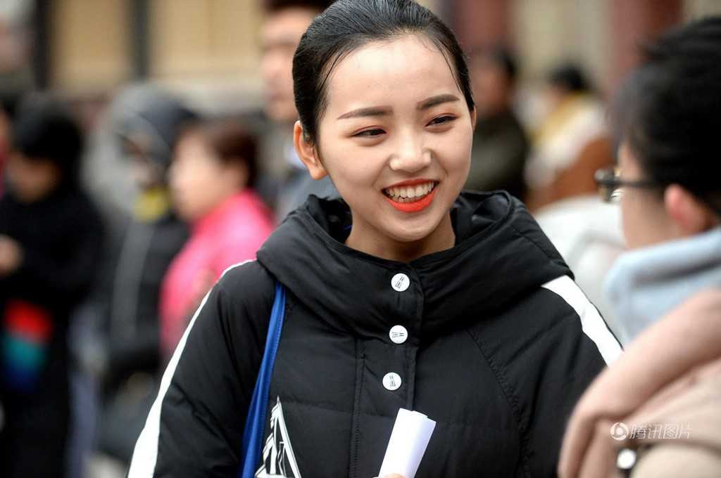 Thieu nu du thi 15 truong nghe thuat trong nua thang hinh anh 1