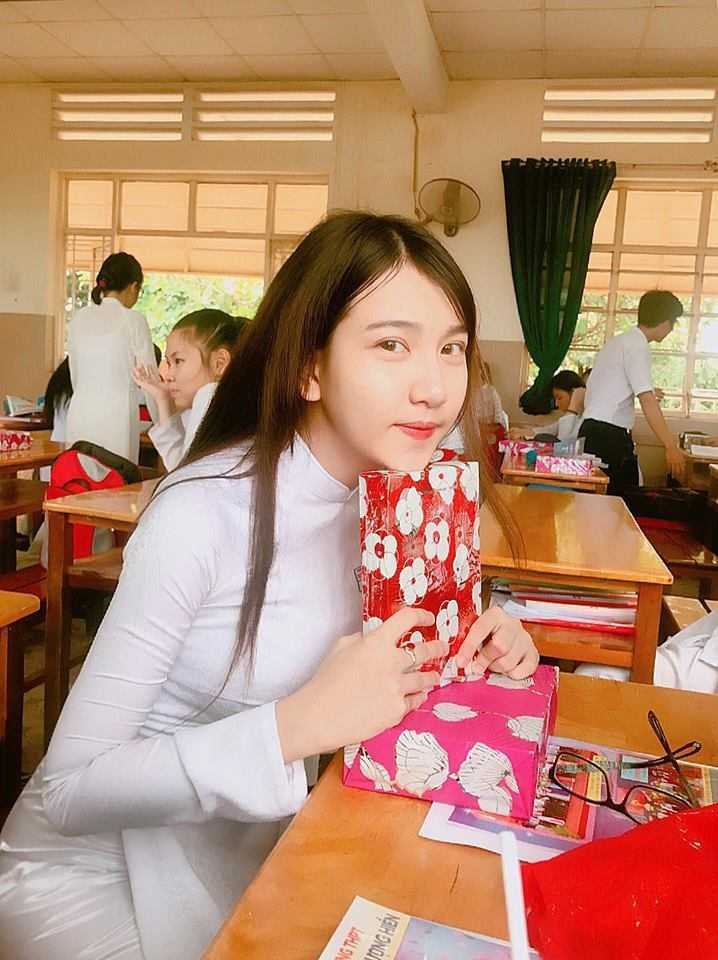 Hồ Ngọc Ý Nhi (Nhi Mèo) 12