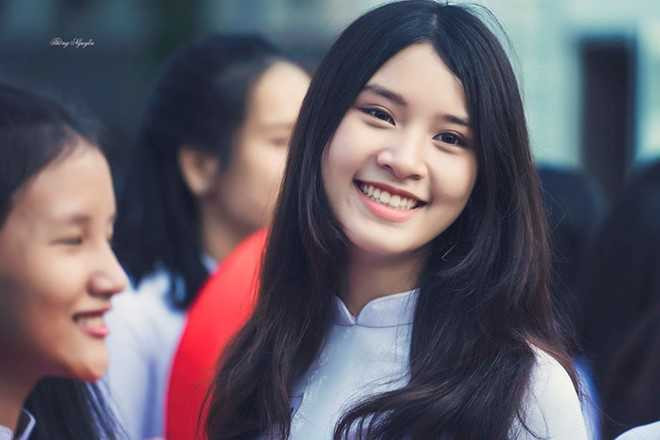 Dan mang tim kiem co gai xinh moc mac trong ta ao dai hinh anh 5