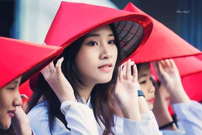 Dan mang tim kiem co gai xinh moc mac trong ta ao dai hinh anh 7