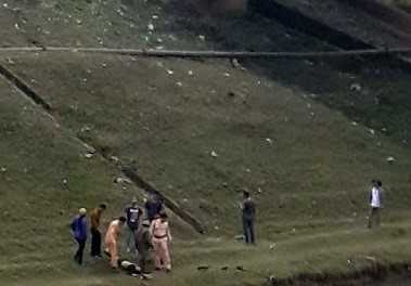 Thieu uy CSGT nhay xuong song cuu nguoi hinh anh 1