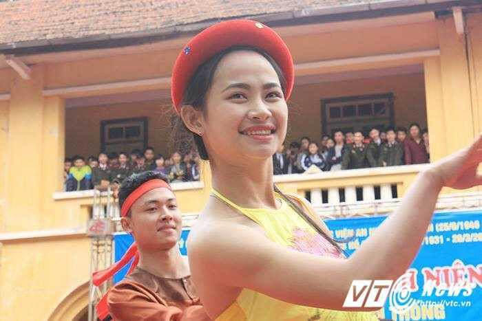 Nu-sinh-hoc-vien-an-ninh (4)