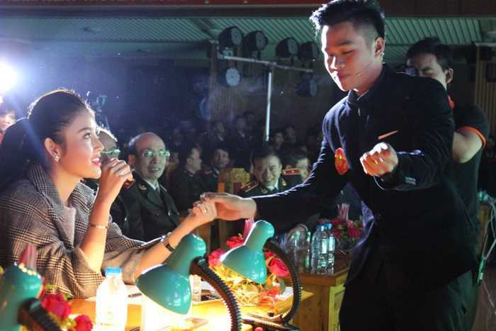 gap-hot-boy-hoc-vien-an-ninh-to-tinh-a-hau-huyen-my-1