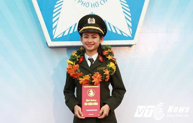 nu-sinh-hoc-vien-an-ninh-3-0450