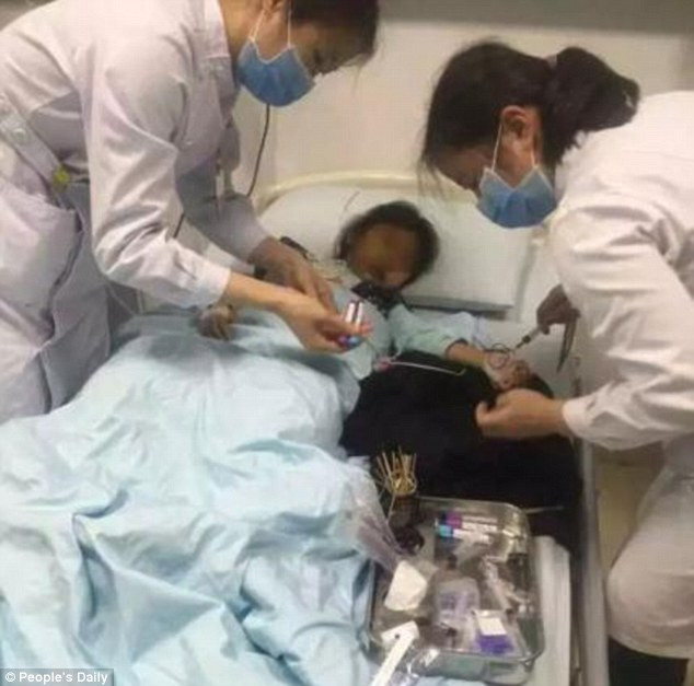 tq: bao mau dau doc tre mau giao vi khong duoc tang luong hinh anh 1