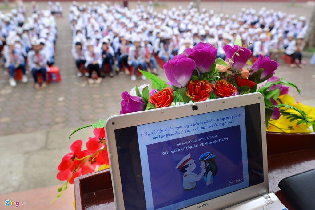 CSGT huong dan luat giao thong cho hoc sinh hinh anh 6