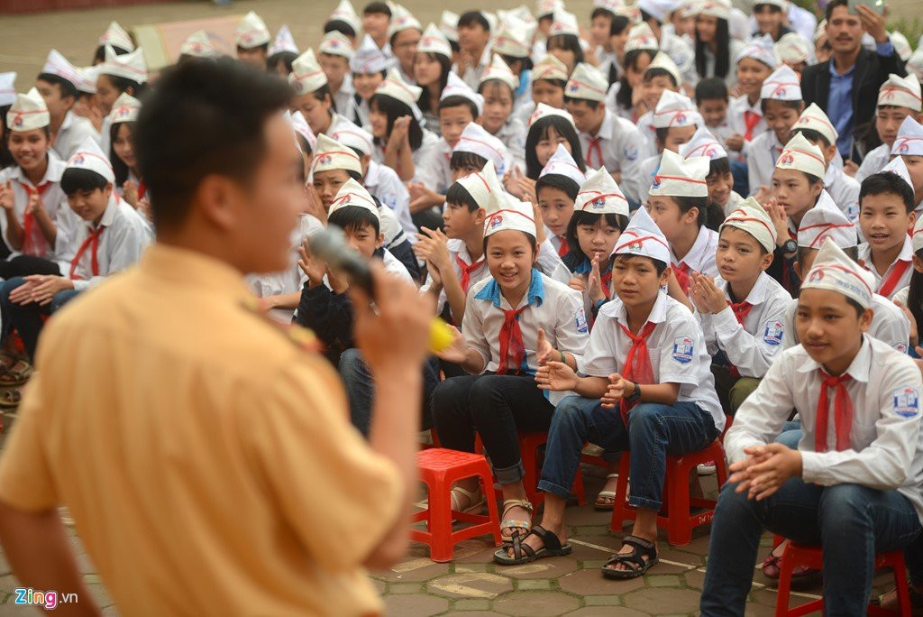 CSGT huong dan luat giao thong cho hoc sinh hinh anh 10